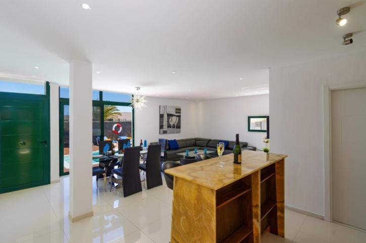 Spacious Private Villa & Private Heated Pool - Villa Sunshine Costa Teguise Exterior photo